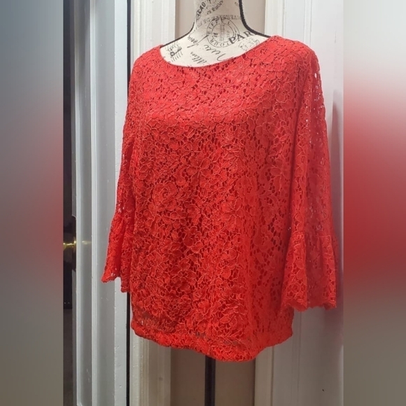 Red 3/4  Quarter Sleeve Top. 🌴 - Picture 5 of 6